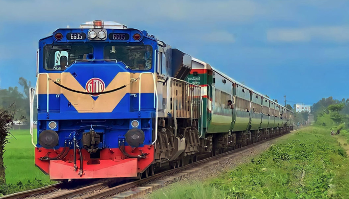 ছাত্র-জনতাকে ঢাকায় আনতে ৮ জোড়া ট্রেন ভাড়া করলো সরকার ছাত্র-জনতাকে ঢাকায় আনতে ৮ জোড়া ট্রেন ভাড়া করলো সরকার