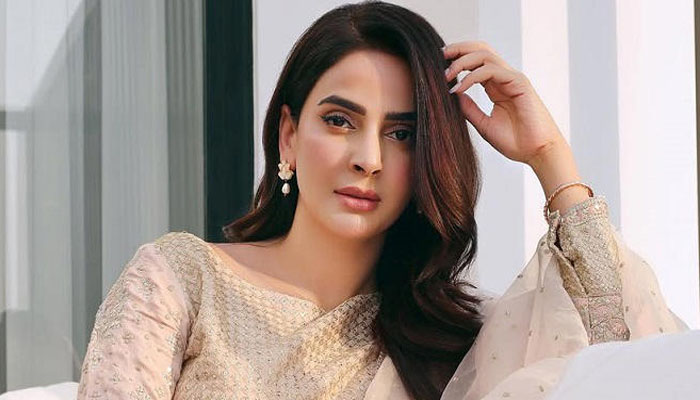 বুকে ব্যথা নিয়ে হাসপাতালে অভিনেত্রী সাবা বুকে ব্যথা নিয়ে হাসপাতালে অভিনেত্রী সাবা