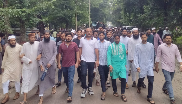 শ্বাসরোধে ইবি শিক্ষার্থীকে হত্যা; জড়িতদের শাস্তির দাবিতে উত্তাল ইবি