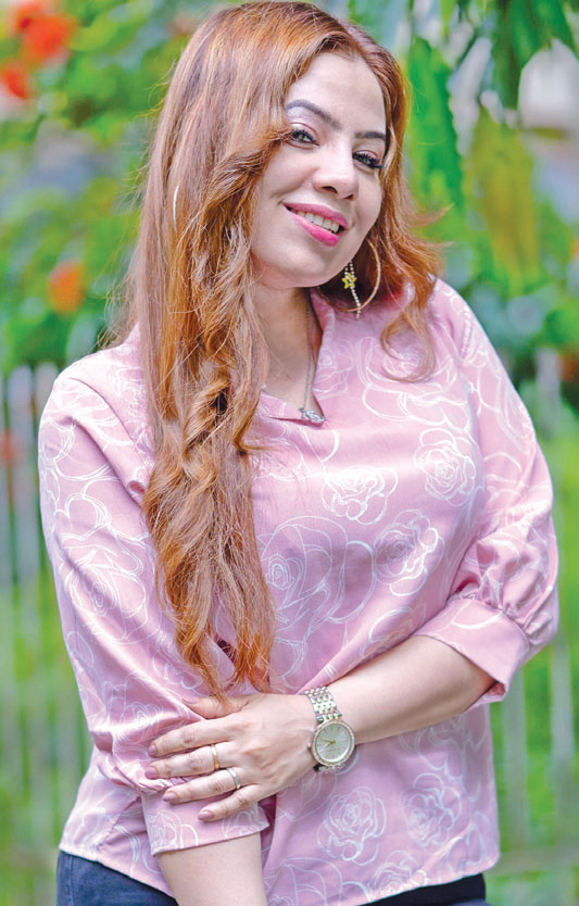 দর্শকের আগ্রহ বাড়ছে বেলী আফরোজের নতুন গানে দর্শকের আগ্রহ বাড়ছে বেলী আফরোজের নতুন গানে