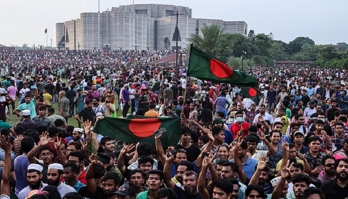 ৫ আগস্ট/৩৬ জুলাই: শেখ হাসিনার স্বৈরশাসন থেকে মুক্ত হয় বাংলাদেশ ৫ আগস্ট/৩৬ জুলাই: শেখ হাসিনার স্বৈরশাসন থেকে মুক্ত হয় বাংলাদেশ