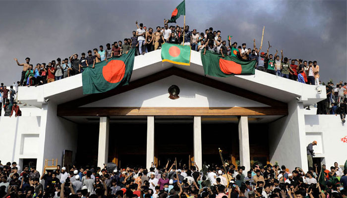 ঘোষণাপত্রে জুলাই শহীদদের ‘জাতীয় বীর’ ঘোষণা ঘোষণাপত্রে জুলাই শহীদদের ‘জাতীয় বীর’ ঘোষণা