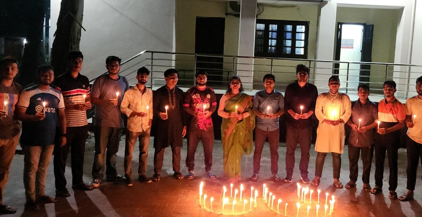 রাবি প্রেসক্লাবের মোমবাতি প্রজ্বলন ও শ্রদ্ধা নিবেদন রাবি প্রেসক্লাবের মোমবাতি প্রজ্বলন ও শ্রদ্ধা নিবেদন