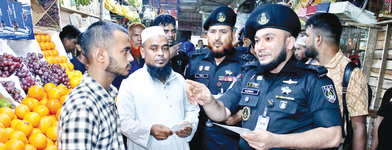 পলিথিন রোধে রাজধানীতে র্যাবের অভিযান পলিথিন রোধে রাজধানীতে র্যাবের অভিযান