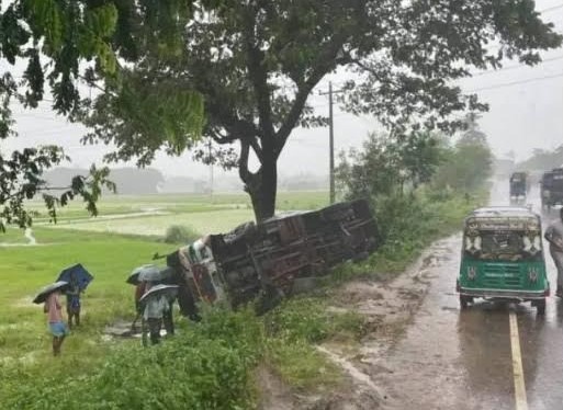 পটিয়ায় পৃথক সড়ক দুর্ঘটনায় শিক্ষার্থীসহ আহত -১৩ পটিয়ায় পৃথক সড়ক দুর্ঘটনায় শিক্ষার্থীসহ আহত -১৩