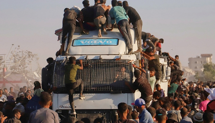 গাজায় ত্রাণের ট্রাক উল্টে নিহত অন্তত ২৫ গাজায় ত্রাণের ট্রাক উল্টে নিহত অন্তত ২৫