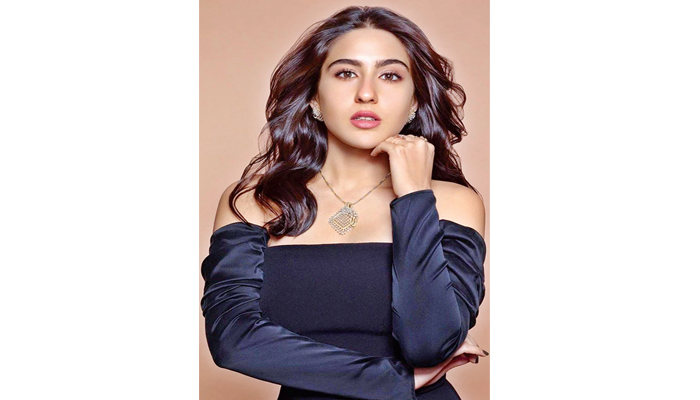 ভীতসন্ত্রস্ত সারা আলি খান ভীতসন্ত্রস্ত সারা আলি খান