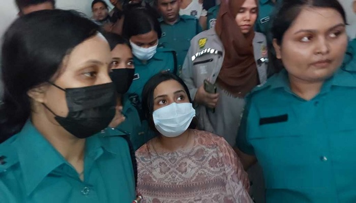 মেজর সাদিকের স্ত্রী সুমাইয়া ৫ দিনের রিমান্ডে মেজর সাদিকের স্ত্রী সুমাইয়া ৫ দিনের রিমান্ডে