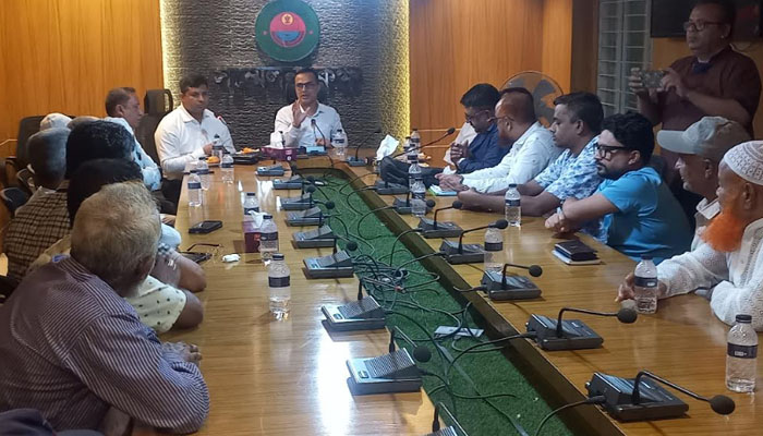 চাঁদপুর পৌরসভা ঠিকাদারদের সাথে জেলা প্রশাসকের মতবিনিময় চাঁদপুর পৌরসভা ঠিকাদারদের সাথে জেলা প্রশাসকের মতবিনিময়