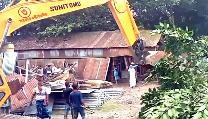 সিরাজগঞ্জে পাউবোর ১৬৩ অবৈধ স্থাপনা উচ্ছেদ