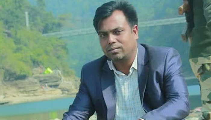 গাজীপুরে সাংবাদিককে কুপিয়ে ও গলা কেটে হত্যা গাজীপুরে সাংবাদিককে কুপিয়ে ও গলা কেটে হত্যা