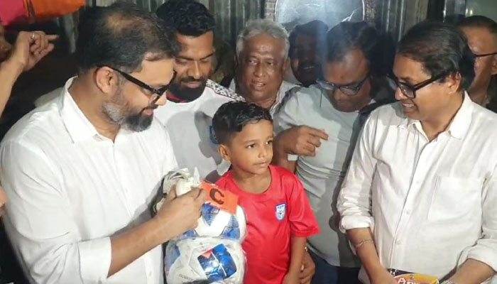 চাঁদপুরের ক্ষুদে ফুটবলার সোহানের দায়িত্ব নিলেন তারেক রহমান চাঁদপুরের ক্ষুদে ফুটবলার সোহানের দায়িত্ব নিলেন তারেক রহমান