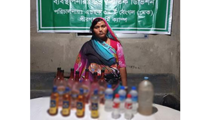 পীরগঞ্জে যৌথ বাহিনীর অভিযানে দেশি-বিদেশি মদসহ নারী গ্রেপ্তার