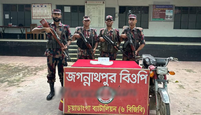 চুয়াডাঙ্গা সীমান্ত থেকে ৯ কেজি রুপা উদ্ধার চুয়াডাঙ্গা সীমান্ত থেকে ৯ কেজি রুপা উদ্ধার