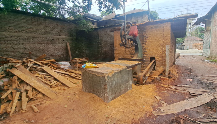 কালুখালীতে পারিবারিক জমি বিরোধে স-মিল ভাঙচুরের অভিযোগ কালুখালীতে পারিবারিক জমি বিরোধে স-মিল ভাঙচুরের অভিযোগ