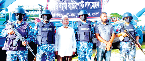 ভোলায় কোস্ট গার্ড ও মৎস্য অধিদপ্তরের অভিযান