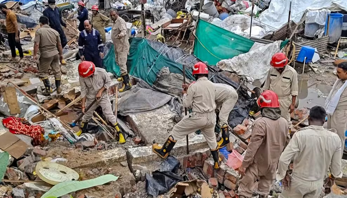ভারতের নয়াদিল্লিতে দেয়াল ধসে নিহত ৭ ভারতের নয়াদিল্লিতে দেয়াল ধসে নিহত ৭