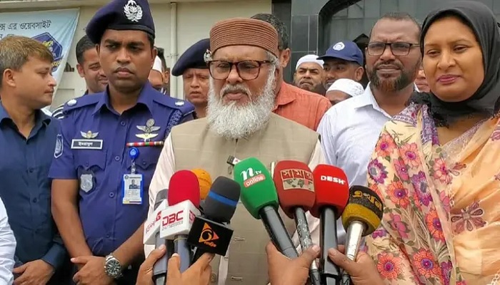 মাজারে হামলা চালালে কাউকে ছাড় দেওয়া হবে না: ধর্ম উপদেষ্টা মাজারে হামলা চালালে কাউকে ছাড় দেওয়া হবে না: ধর্ম উপদেষ্টা