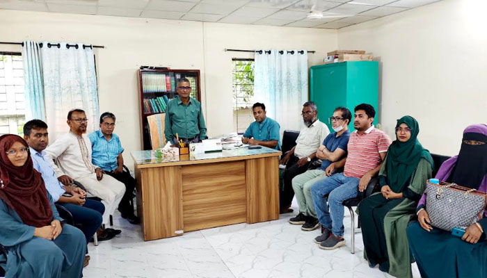 চাঁদপুরে শিক্ষক লাঞ্ছিতের প্রতিবাদে শিক্ষক-কর্মচারীদের প্রতিবাদ সভা চাঁদপুরে শিক্ষক লাঞ্ছিতের প্রতিবাদে শিক্ষক-কর্মচারীদের প্রতিবাদ সভা