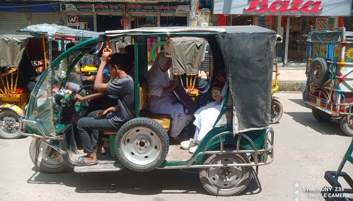 মুন্সীগঞ্জে নিয়ন্ত্রণহীন অটো রিকশার ভাড়া, ভোগান্তিতে যাত্রীরা মুন্সীগঞ্জে নিয়ন্ত্রণহীন অটো রিকশার ভাড়া, ভোগান্তিতে যাত্রীরা