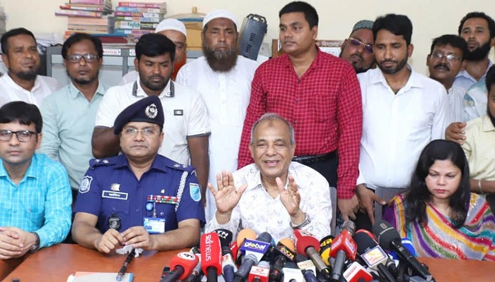 নির্বাচনে তরুণ ভোটারদের জন্য আলাদা বুথ থাকবে: স্বরাষ্ট্র উপদেষ্টা নির্বাচনে তরুণ ভোটারদের জন্য আলাদা বুথ থাকবে: স্বরাষ্ট্র উপদেষ্টা