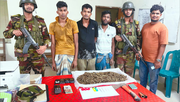 সরিষাবাড়ীতে সেনাবাহিনীর অভিযানে ৩ মাদক ব্যবসায়ী আটক