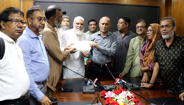 উৎস কর ও হোল্ডিং ট্যাক্স প্রত্যাহারের দাবিতে রংপুর চেম্বারের স্মারকলিপি উৎস কর ও হোল্ডিং ট্যাক্স প্রত্যাহারের দাবিতে রংপুর চেম্বারের স্মারকলিপি