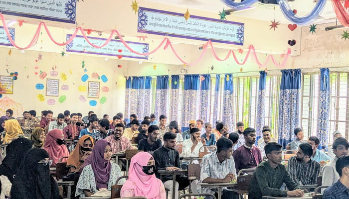 নবীনদের পদচারণায় মুখরিত ইবি ক্যাম্পাস