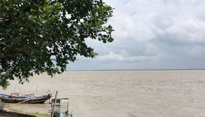 রাজশাহীতে বিপৎসীমার কাছাকাছি পদ্মার পানি রাজশাহীতে বিপৎসীমার কাছাকাছি পদ্মার পানি