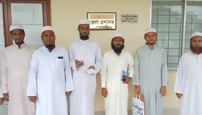 নোয়াখালীতে হিযবুত তওহীদ নিষিদ্ধ ও ‘দেশের পত্র’ বন্ধের দাবিতে স্মারকলিপি নোয়াখালীতে হিযবুত তওহীদ নিষিদ্ধ ও ‘দেশের পত্র’ বন্ধের দাবিতে স্মারকলিপি