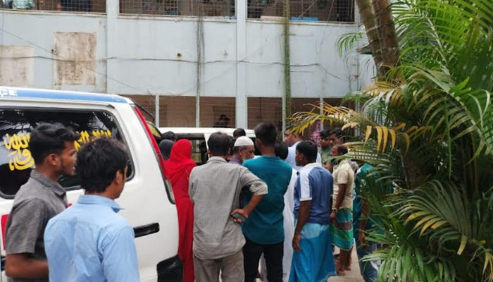 নারায়ণগঞ্জে ট্রাক-সিএনজি সংঘর্ষে নিহত ২ নারায়ণগঞ্জে ট্রাক-সিএনজি সংঘর্ষে নিহত ২