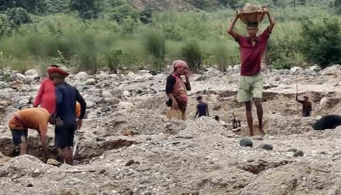 লাগামহীন লুটপাটে পাথরহীন সিলেটের ‘সাদা পাথর’ লাগামহীন লুটপাটে পাথরহীন সিলেটের ‘সাদা পাথর’