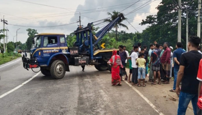 পটিয়া বাইপাস সড়কে বাস-কার মুখোমুখি সংঘর্ষে আহত ১২ পটিয়া বাইপাস সড়কে বাস-কার মুখোমুখি সংঘর্ষে আহত ১২