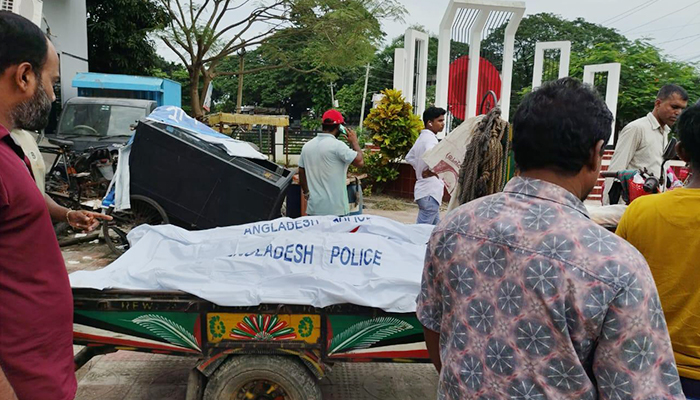 নারায়ণগঞ্জে ট্রাক-সিএনজি সংঘর্ষে নিহত বেড়ে ৪ নারায়ণগঞ্জে ট্রাক-সিএনজি সংঘর্ষে নিহত বেড়ে ৪