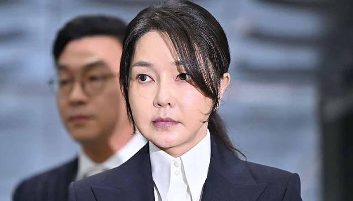 দক্ষিণ কোরিয়ার সাবেক প্রেসিডেন্টের পর এবার তার স্ত্রী গ্রেফতার দক্ষিণ কোরিয়ার সাবেক প্রেসিডেন্টের পর এবার তার স্ত্রী গ্রেফতার