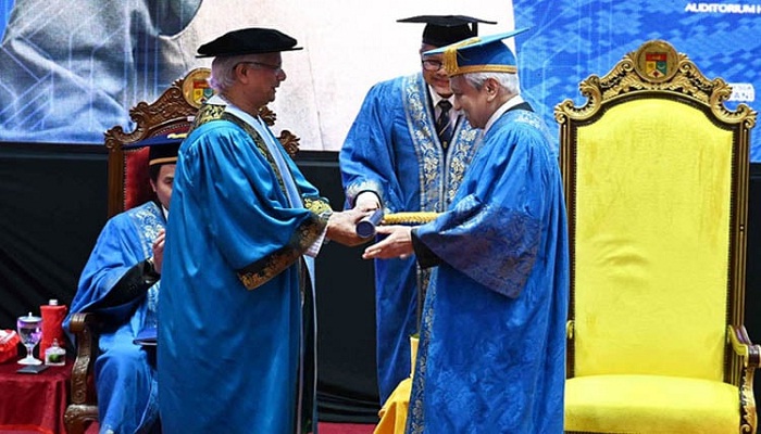 ইউকেএম থেকে সম্মানসূচক ডক্টরেট ডিগ্রি পেলেন অধ্যাপক ইউনূস ইউকেএম থেকে সম্মানসূচক ডক্টরেট ডিগ্রি পেলেন অধ্যাপক ইউনূস