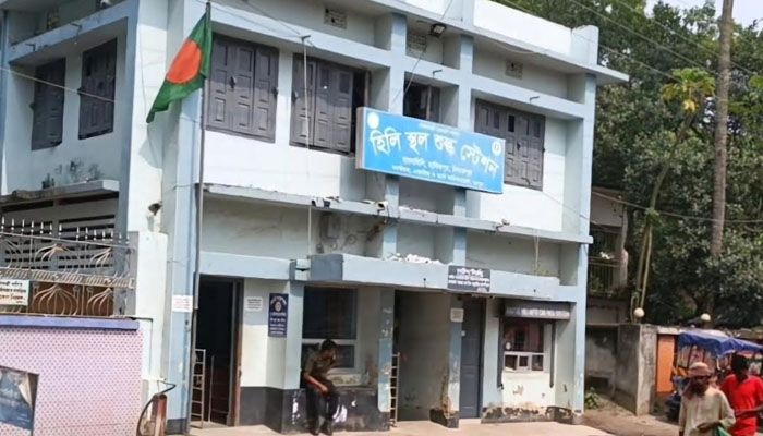 ৪ মাস বন্ধ থাকার পর হিলি স্থলবন্দরে চাল আমদানি শুরু