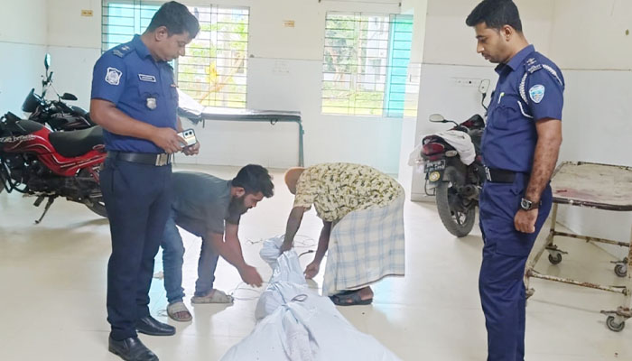 চাঁদপুরে অটোরিকশা চালককে গুলি করে হত্যা চাঁদপুরে অটোরিকশা চালককে গুলি করে হত্যা