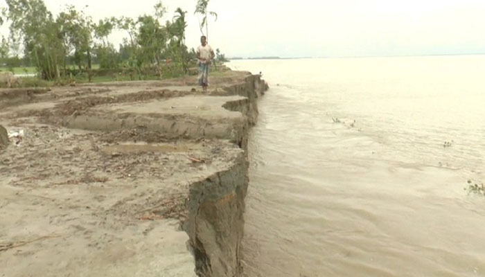 যমুনায় পানি বেড়ে নিম্নাঞ্চল প্লাবিত, চরাঞ্চলে তীব্র ভাঙন যমুনায় পানি বেড়ে নিম্নাঞ্চল প্লাবিত, চরাঞ্চলে তীব্র ভাঙন