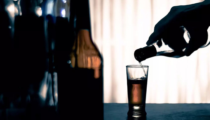 কুয়েতে বিষাক্ত মদপাদে প্রাণ গেলো ১০ প্রবাসীর কুয়েতে বিষাক্ত মদপাদে প্রাণ গেলো ১০ প্রবাসীর