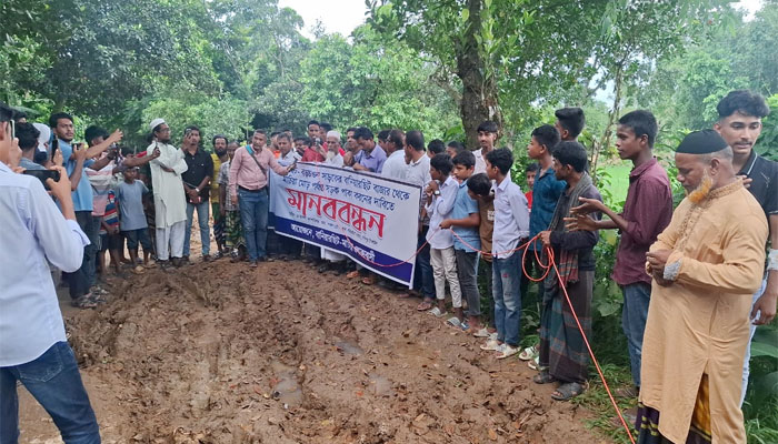 সখীপুরে সড়ক পাকা করার দাবিতে মানববন্ধন সখীপুরে সড়ক পাকা করার দাবিতে মানববন্ধন