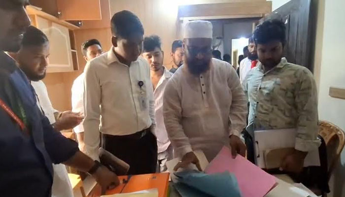 মানিকগঞ্জে ভুয়া কাজির বিরুদ্ধে অভিযান, শিক্ষানবিশ আইনজীবী আটক মানিকগঞ্জে ভুয়া কাজির বিরুদ্ধে অভিযান, শিক্ষানবিশ আইনজীবী আটক