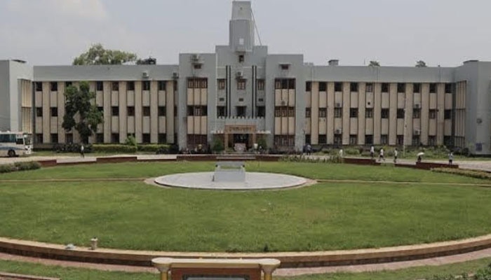 ৩৫ বছর ধরে রাকসু'র ফান্ডে জমা টাকা কোথায়?