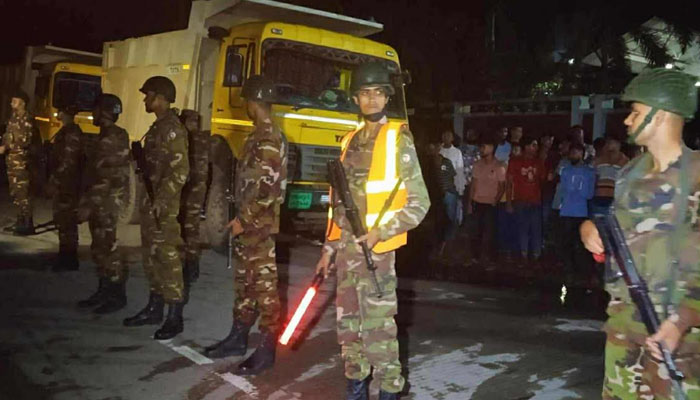 সিলেটে যৌথ বাহিনীর অভিযান: ৪৭ হাজার ঘনফুট পাথর জব্দ, আটক ১ সিলেটে যৌথ বাহিনীর অভিযান: ৪৭ হাজার ঘনফুট পাথর জব্দ, আটক ১