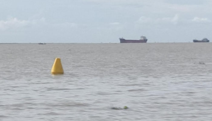 মেঘনায় ১৮ হাজার বস্তা সিমেন্টসহ ডুবে গেছে লাইটার জাহাজ মেঘনায় ১৮ হাজার বস্তা সিমেন্টসহ ডুবে গেছে লাইটার জাহাজ