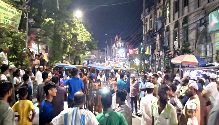 নারায়ণগঞ্জে পঞ্চায়েত নেতাদের হুমকি, প্রতিবাদে সড়ক অবরোধ নারায়ণগঞ্জে পঞ্চায়েত নেতাদের হুমকি, প্রতিবাদে সড়ক অবরোধ