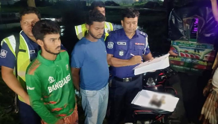 ঈশ্বরদীতে গুলি ভর্তি বিদেশি পিস্তলসহ গ্রেপ্তার ২