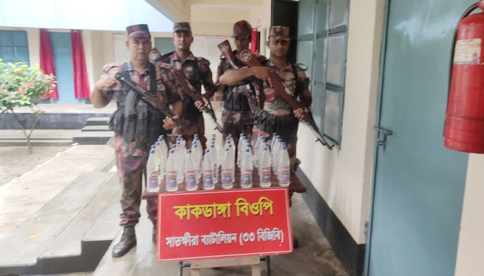 সাতক্ষীরায় সাড়ে ৭ লাখ টাকা মূল্যের চোরাচালানী পণ্য জব্দ সাতক্ষীরায় সাড়ে ৭ লাখ টাকা মূল্যের চোরাচালানী পণ্য জব্দ