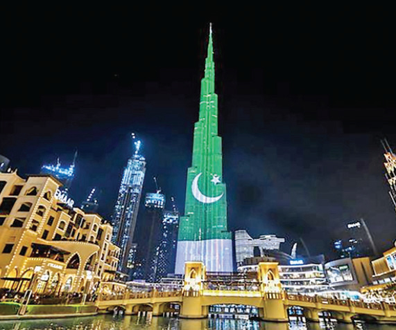 পাকিস্তানের পতাকায় আলোকিত দুবাইয়ের বুর্জ খলিফা