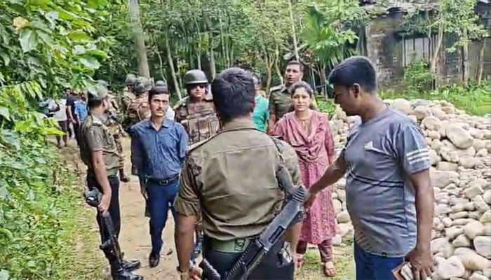 সিলেটে অবৈধ মজুদকৃত আড়াই লাখ ঘনফুট পাথর উদ্ধার, গ্রেপ্তার ৫ সিলেটে অবৈধ মজুদকৃত আড়াই লাখ ঘনফুট পাথর উদ্ধার, গ্রেপ্তার ৫